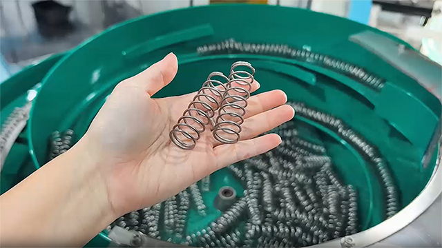 Otomatik Optik Kalite Kontrol Makinesi (Metal Yaylar İçin)